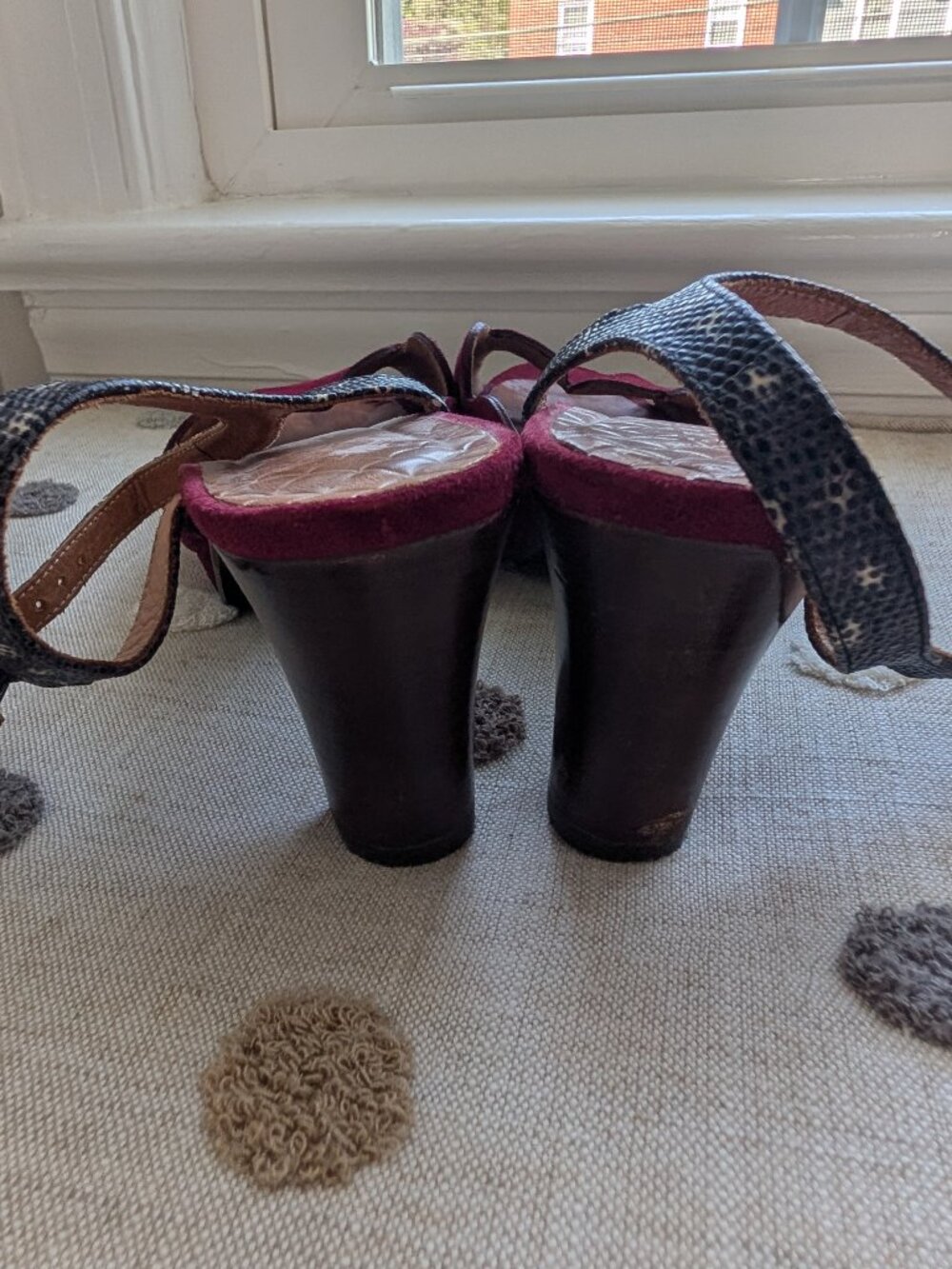 Chie Mihara Scalloped Suede Ankle Strap Sandals Heels US 7.5 / EU 37.5 - Picture 7 of 9